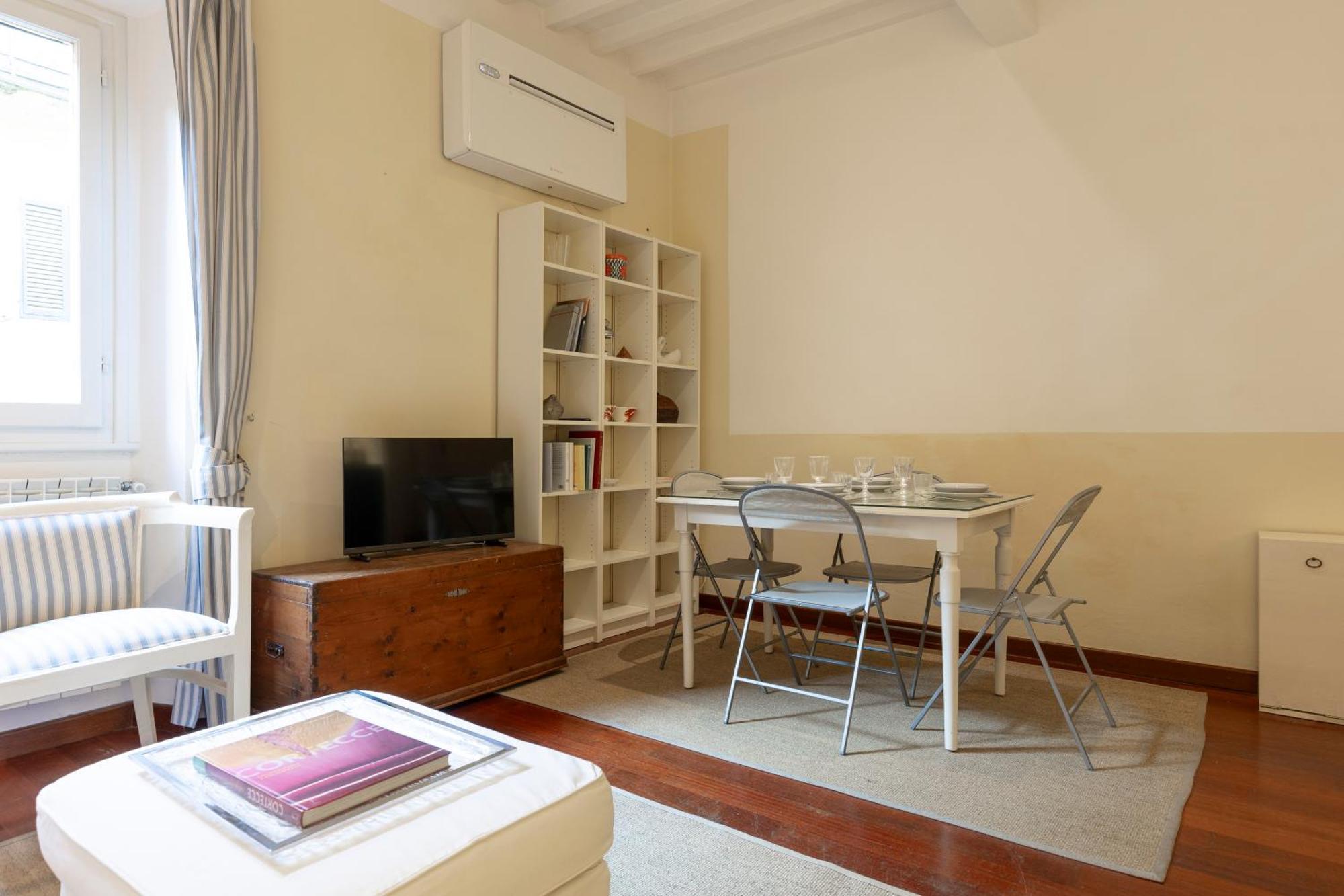 Sweet House In Petrarca Street